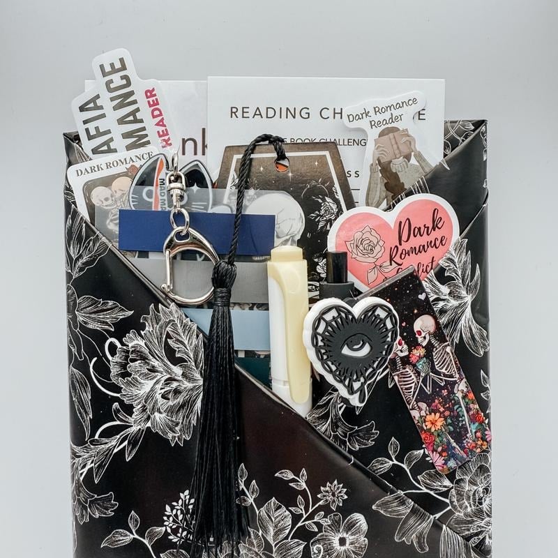 ⚡Flash Sale 🔥 BUY 3 GET 1 FREE🖤📚Gothic Blind Date with a Book